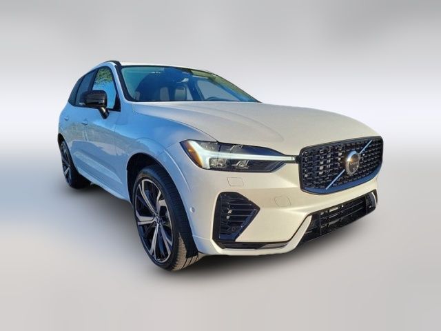2024 Volvo XC60 Recharge Plug-In Hybrid Ultimate Dark Theme