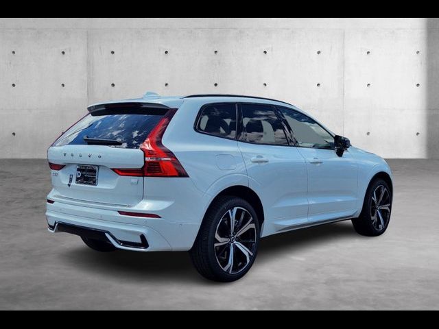 2024 Volvo XC60 Recharge Plug-In Hybrid Ultimate Dark Theme