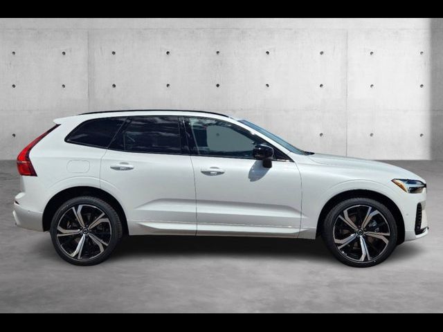 2024 Volvo XC60 Recharge Plug-In Hybrid Ultimate Dark Theme