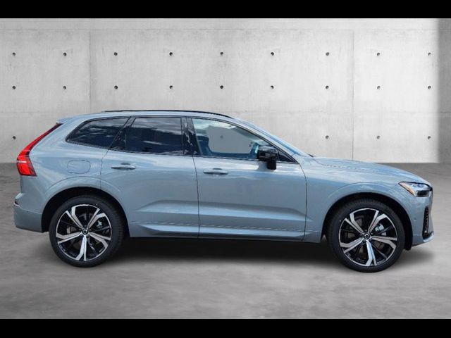 2024 Volvo XC60 Recharge Plug-In Hybrid Ultimate Dark Theme