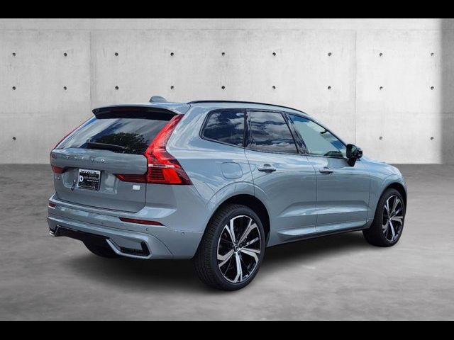 2024 Volvo XC60 Recharge Plug-In Hybrid Ultimate Dark Theme