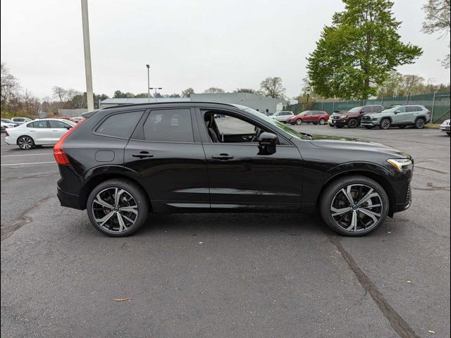 2024 Volvo XC60 Recharge Plug-In Hybrid Ultimate Dark Theme