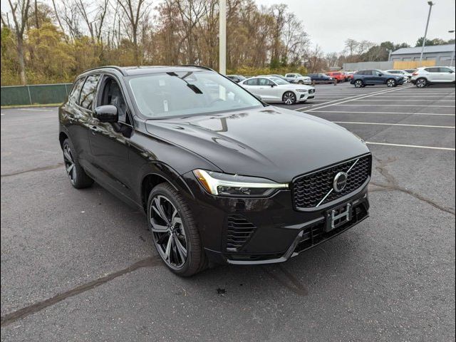 2024 Volvo XC60 Recharge Plug-In Hybrid Ultimate Dark Theme