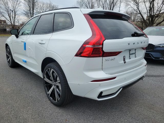 2024 Volvo XC60 Recharge Plug-In Hybrid Ultimate Dark Theme