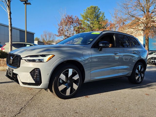 2024 Volvo XC60 Recharge Plug-In Hybrid Ultimate Dark Theme