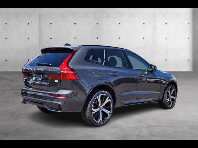 2024 Volvo XC60 Recharge Plug-In Hybrid Ultimate Dark Theme