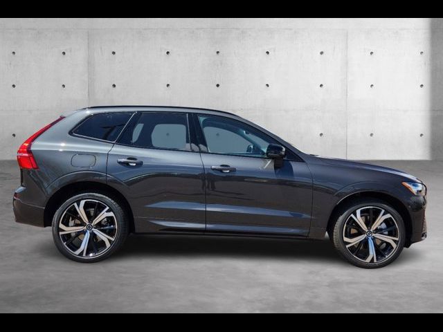 2024 Volvo XC60 Recharge Plug-In Hybrid Ultimate Dark Theme