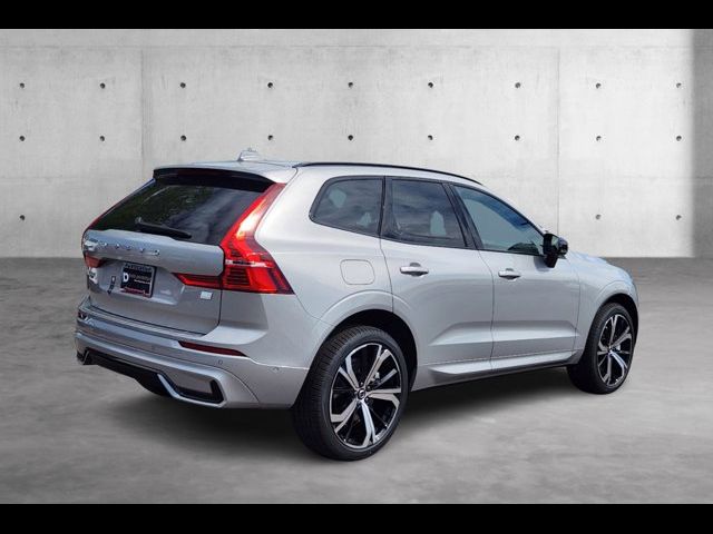 2024 Volvo XC60 Recharge Plug-In Hybrid Ultimate Dark Theme