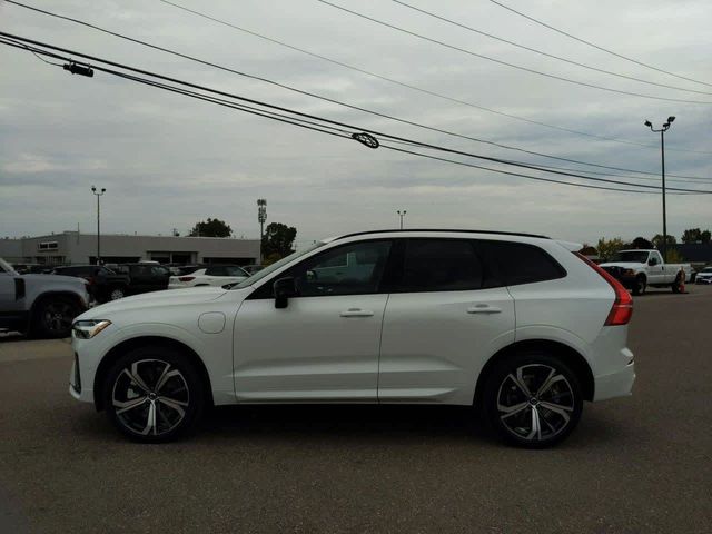 2024 Volvo XC60 Recharge Plug-In Hybrid Ultimate Dark Theme