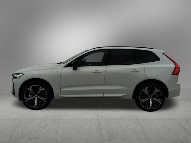 2024 Volvo XC60 Recharge Plug-In Hybrid Ultimate Dark Theme