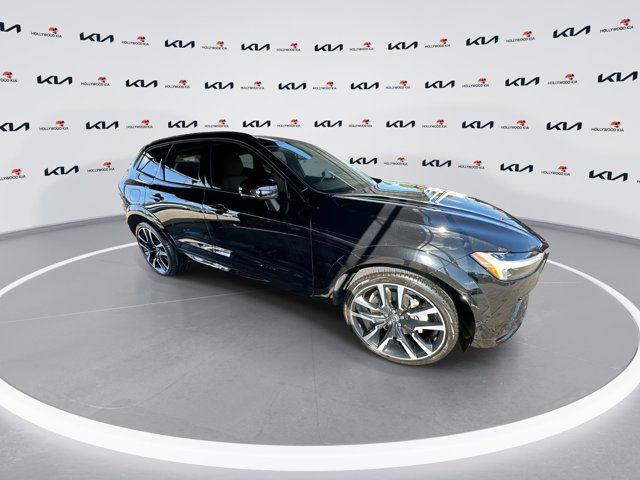 2024 Volvo XC60 Recharge Plug-In Hybrid Ultimate Dark Theme