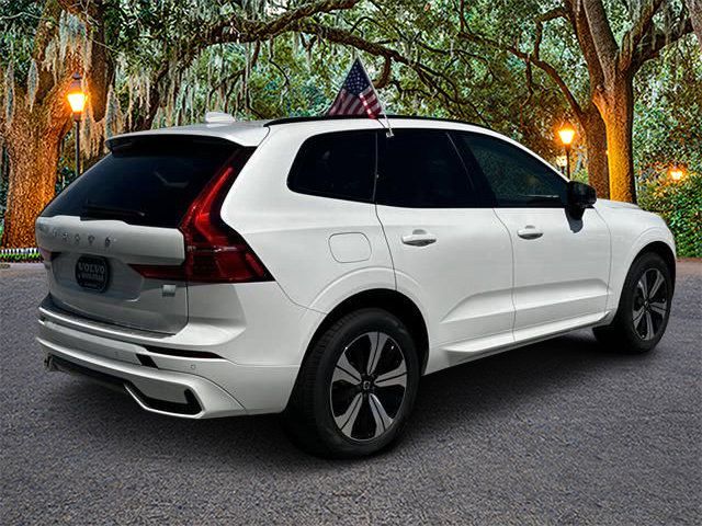 2024 Volvo XC60 Recharge Plug-In Hybrid Core Dark Theme