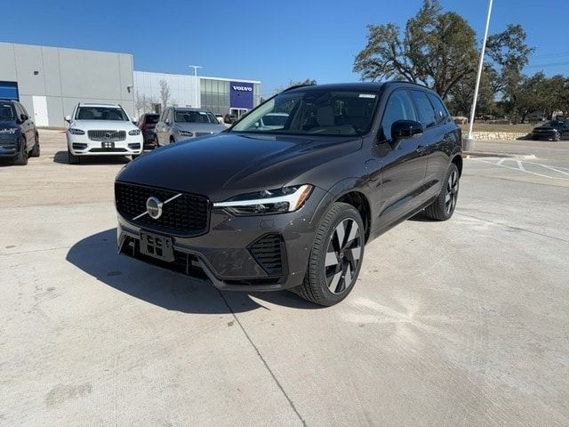 2024 Volvo XC60 Recharge Plug-In Hybrid Plus Dark Theme