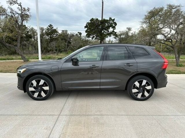 2024 Volvo XC60 Recharge Plug-In Hybrid Plus Dark Theme