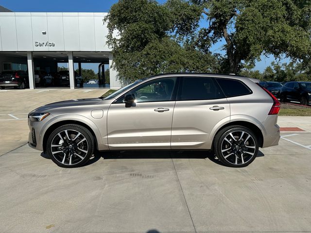 2024 Volvo XC60 Recharge Plug-In Hybrid Ultimate Dark Theme