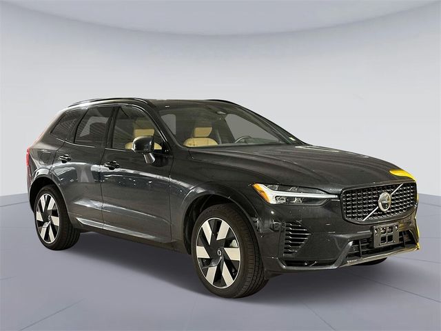 2024 Volvo XC60 Recharge Plug-In Hybrid Ultimate Dark Theme