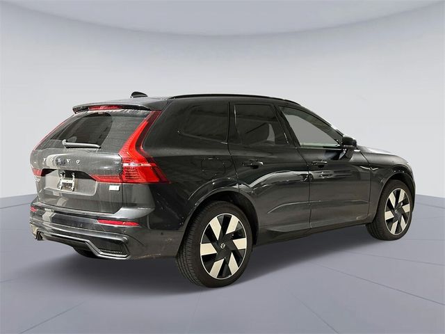 2024 Volvo XC60 Recharge Plug-In Hybrid Ultimate Dark Theme