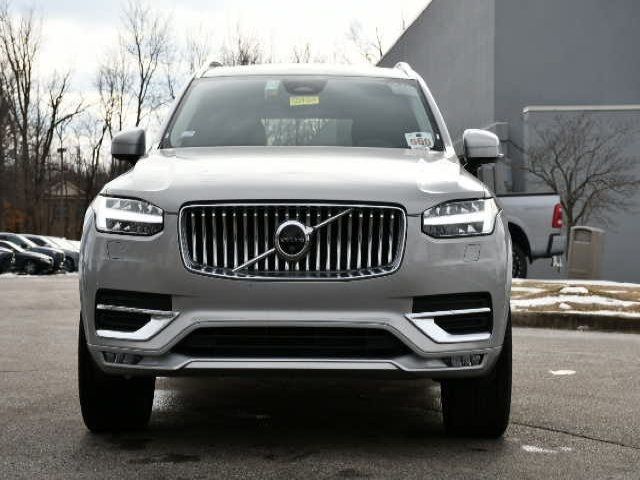 2024 Volvo XC90 Plus Bright Theme