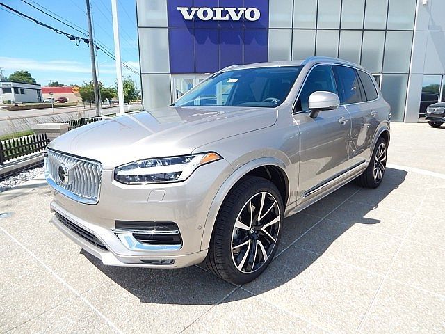 2024 Volvo XC90 Plus Bright Theme