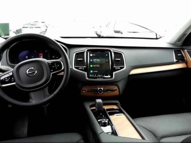 2024 Volvo XC90 Plus Bright Theme