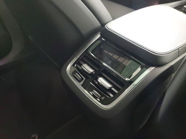 2024 Volvo XC90 Plus Bright Theme