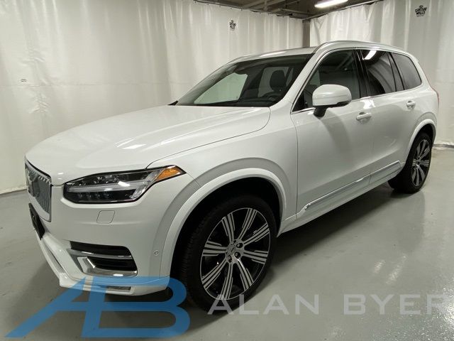 2024 Volvo XC90 Plus Bright Theme