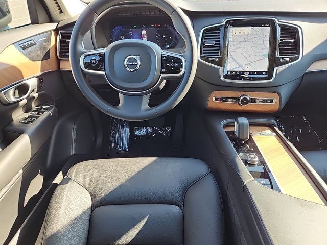 2024 Volvo XC90 Plus Bright Theme