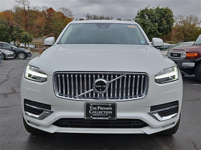 2024 Volvo XC90 Plus Bright Theme