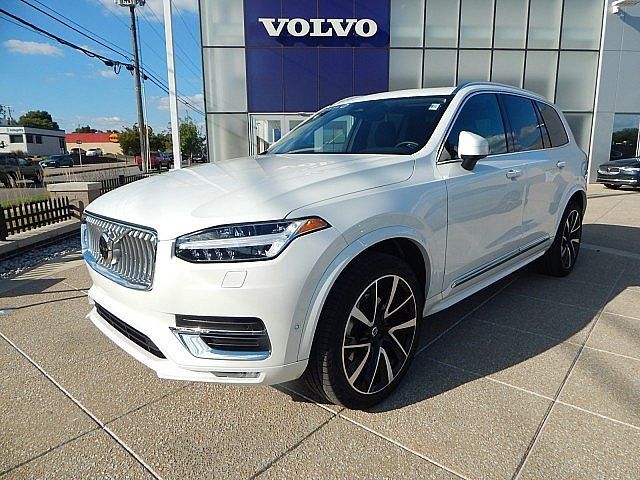 2024 Volvo XC90 Plus Bright Theme