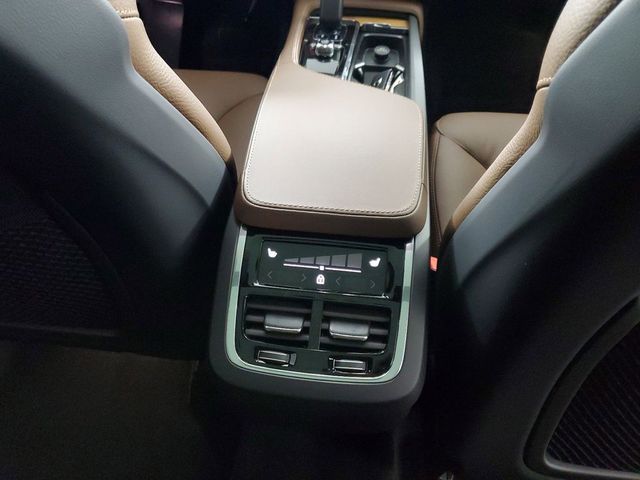 2024 Volvo XC90 Plus Bright Theme