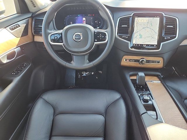 2024 Volvo XC90 Plus Bright Theme