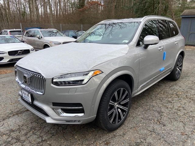 2024 Volvo XC90 Plus Bright Theme