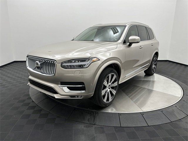 2024 Volvo XC90 Plus Bright Theme