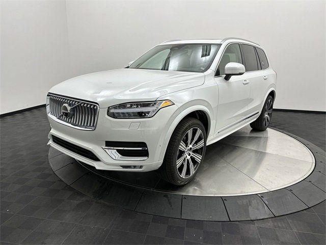 2024 Volvo XC90 Plus Bright Theme