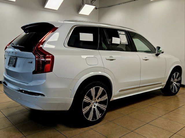 2024 Volvo XC90 Plus Bright Theme