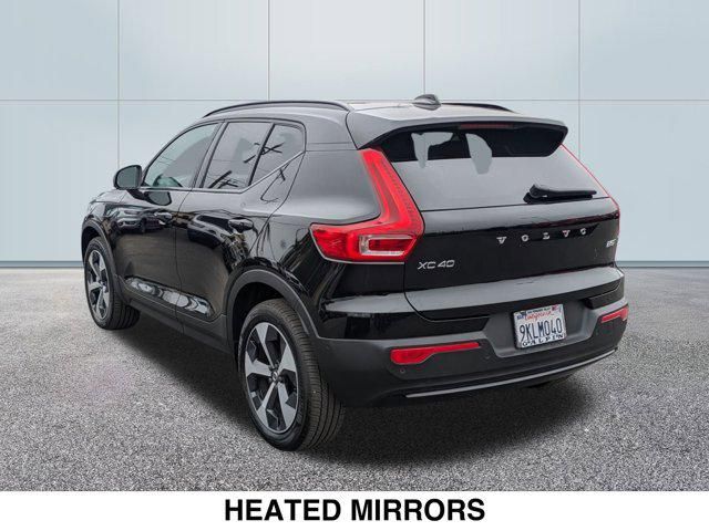 2024 Volvo XC40 Plus Dark Theme