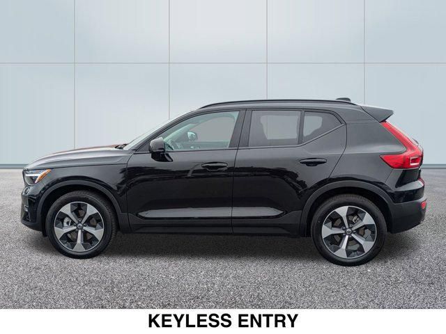 2024 Volvo XC40 Plus Dark Theme