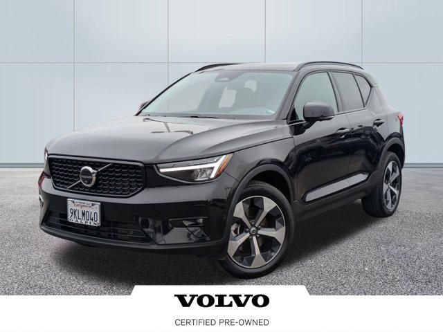 2024 Volvo XC40 Plus Dark Theme