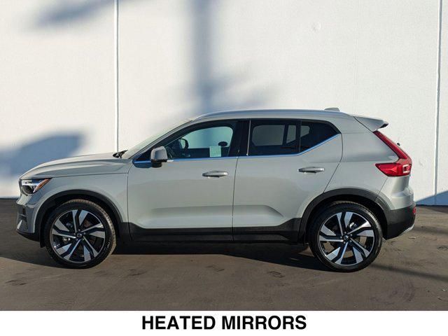 2024 Volvo XC40 Ultimate Bright Theme