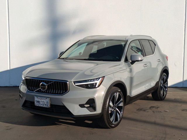 2024 Volvo XC40 Ultimate Bright Theme