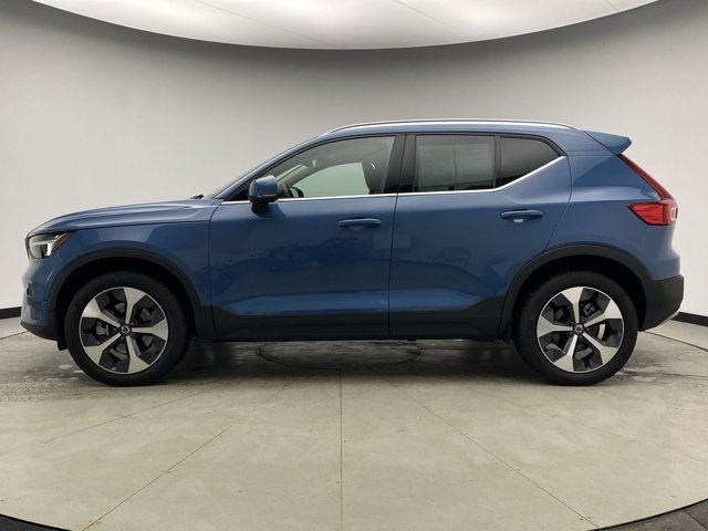 2024 Volvo XC40 Plus Bright Theme