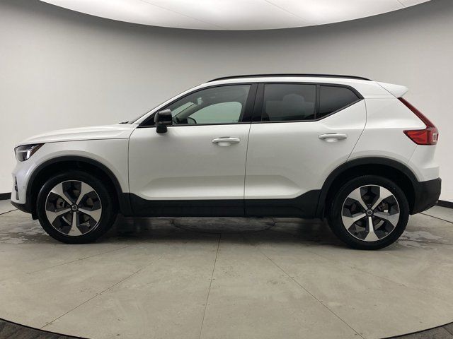 2024 Volvo XC40 Plus Dark Theme