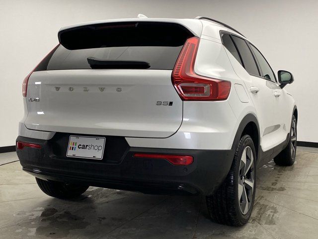 2024 Volvo XC40 Plus Dark Theme