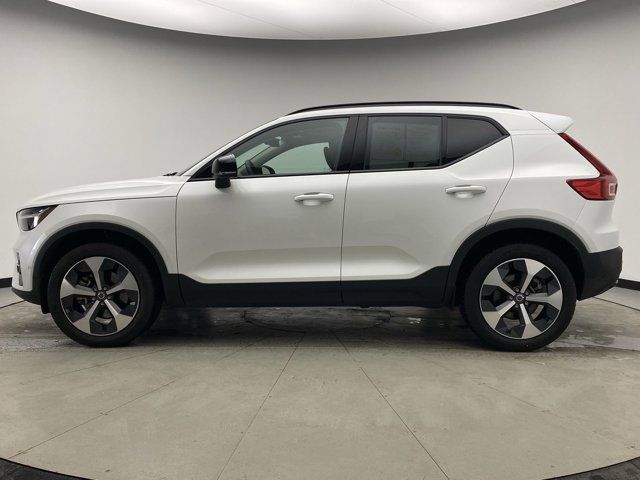 2024 Volvo XC40 Plus Dark Theme