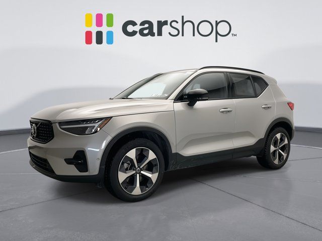 2024 Volvo XC40 Plus Dark Theme