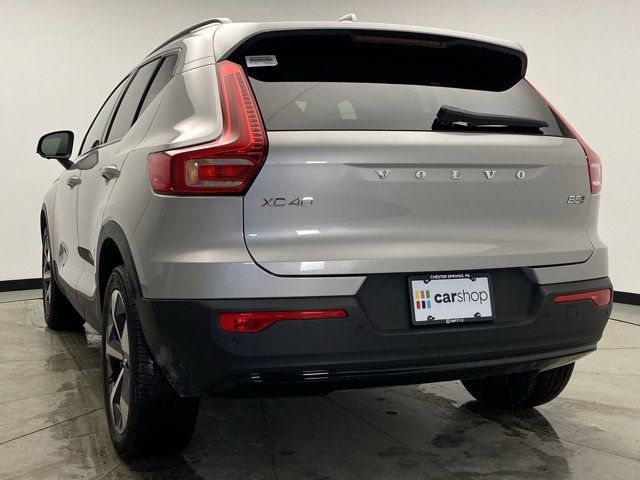 2024 Volvo XC40 Plus Dark Theme