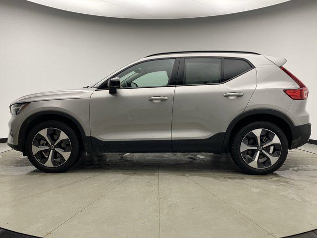 2024 Volvo XC40 Plus Dark Theme