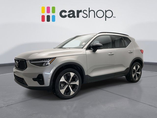 2024 Volvo XC40 Plus Dark Theme