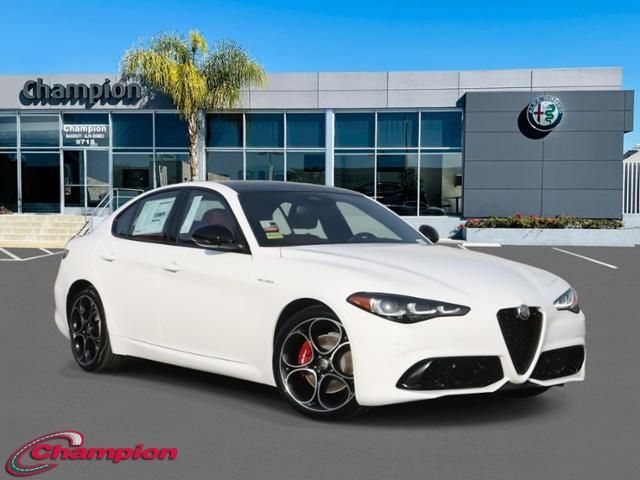 2025 Alfa Romeo Giulia Base