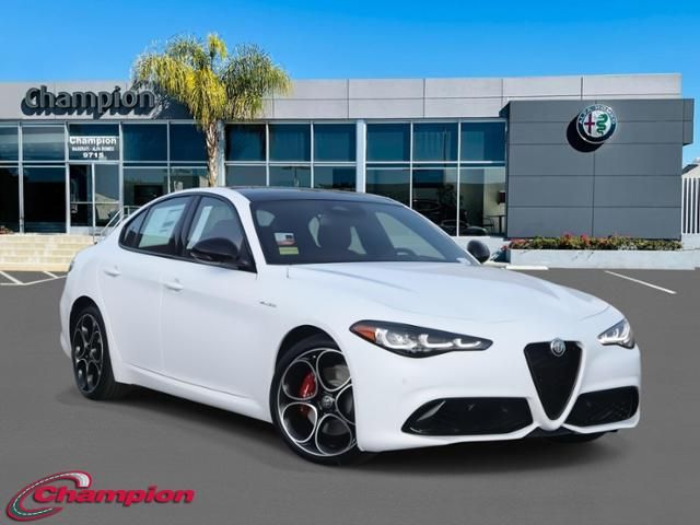 2025 Alfa Romeo Giulia Base